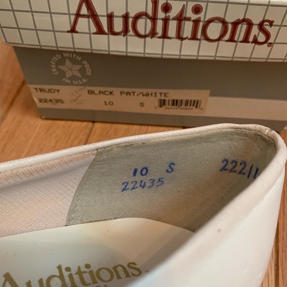 Auditions Vintage Black & White Pump Heels Narrow - Picture 6 of 8